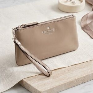 Kate Spade New York Harrison Street Jenny Ann Wristlet Storybook Lining NWT